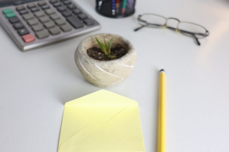 Key Factors to Consider When Buying Office Supplies Online